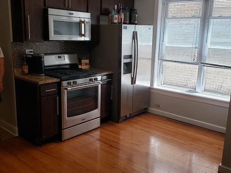 740 W Cornelia Ave #2 — Photo 9