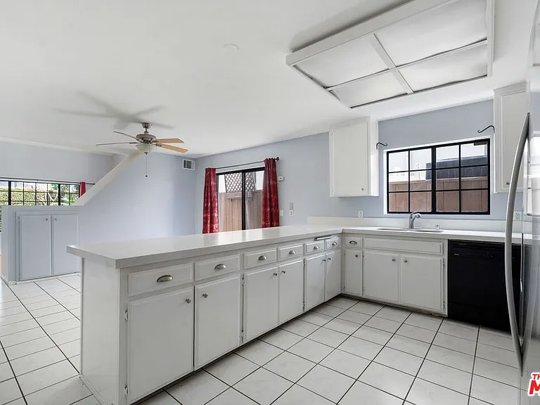 3113 Thatcher Ave — Photo 16