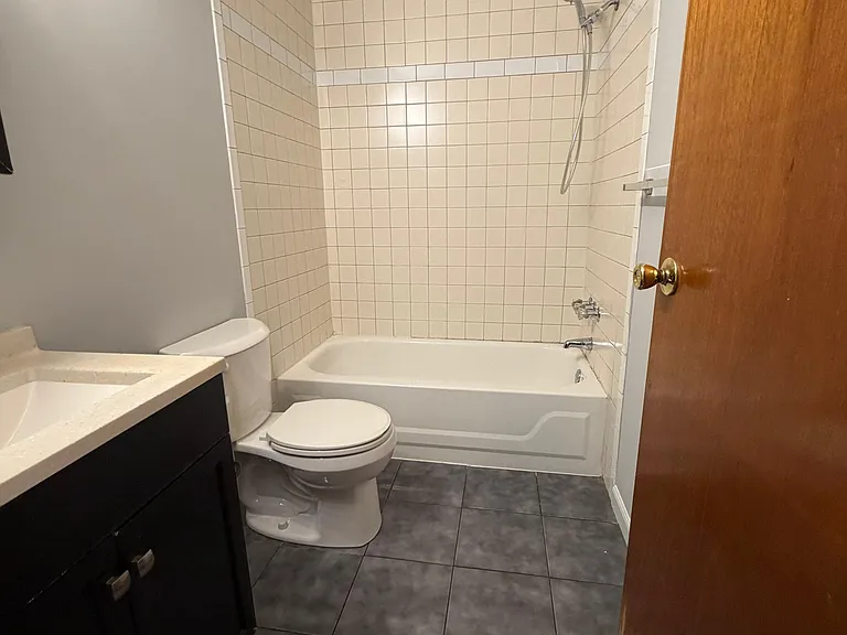 2327-2327 S Alder St #2 — Photo 6
