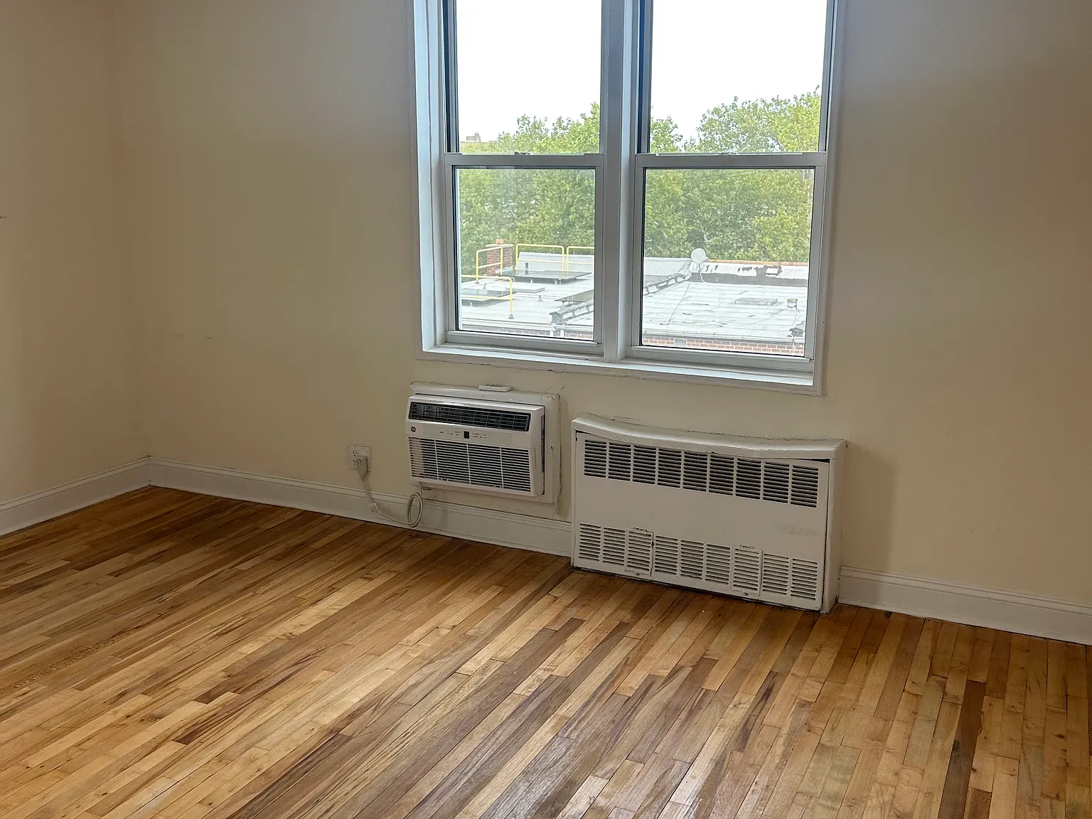 2 bed, 1000 sqft, $3,000 — Photo 3