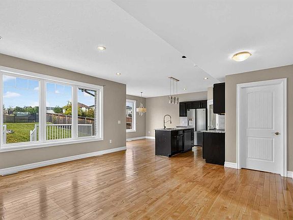 4th image of 104 NW Killdeer Way