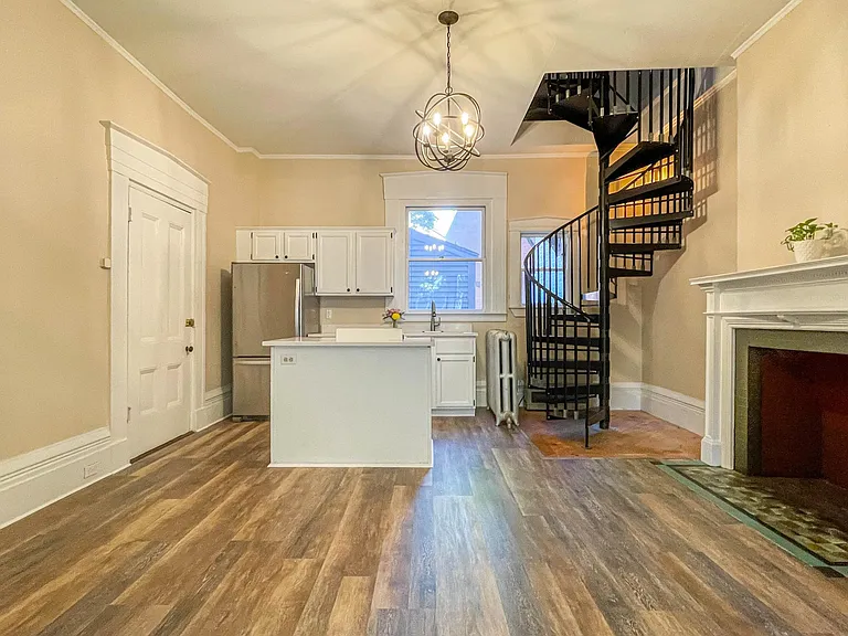 139 Spring St #1 — Photo 1