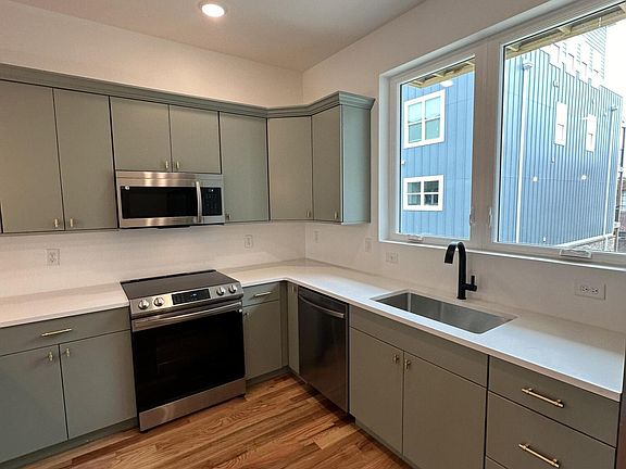 3rd image of 959 Montague Pl