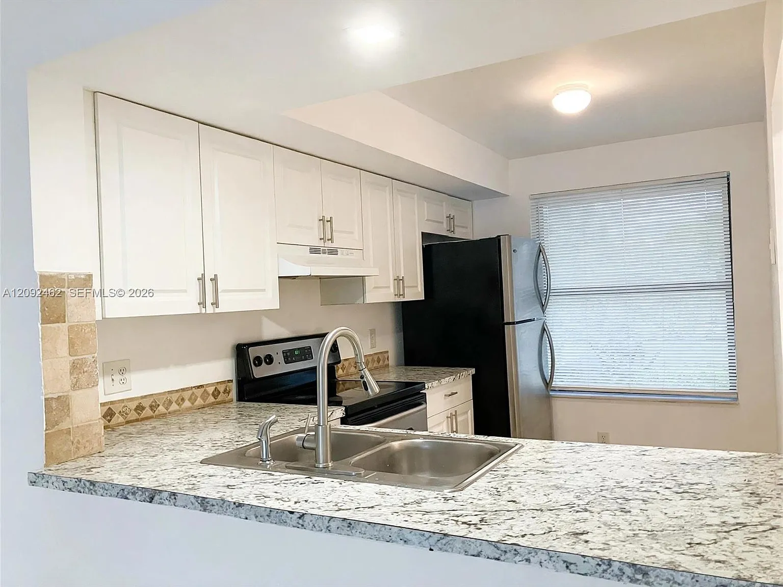Lake Pointe Condominium N — Photo 2