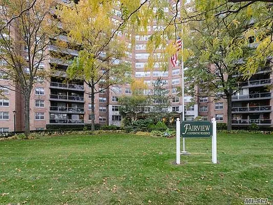 Sold by Daniel Gale Sotheby's International Realty | media 16