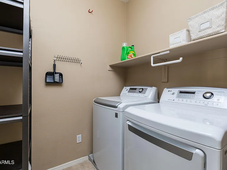 8408 W Midway Ave — Photo 36