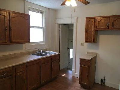 3 bed, 1.5 bath, $1,025 — Photo 4