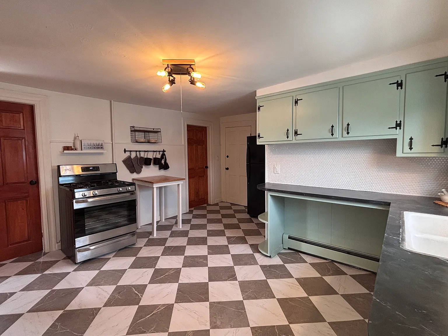 2 bed, 806 sqft, $2,000 — Photo 2