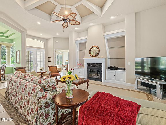 5th image of 1052 Hampstead Ln