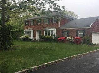 70 Margin Dr W, Shirley, NY 11967