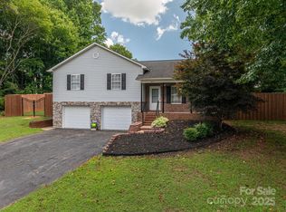 2414 22nd St NE, Hickory, NC 28601