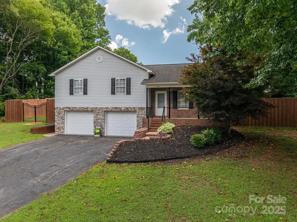 2414 22nd St NE, Hickory, NC 28601