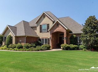 706 SW Edinburgh Ave, Bentonville, AR 72712