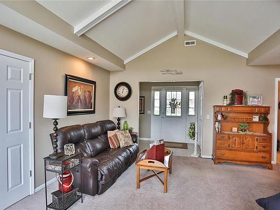 3rd image of 2512 Richwood Cir