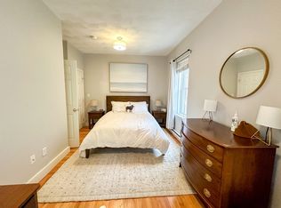 24 Charter St APT 4, Boston, MA 02113