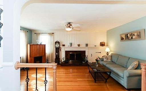 4th image of 715 Lynnfield St