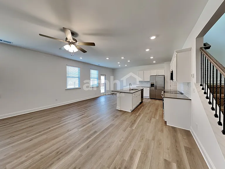1032 Highland Walk — Photo 7