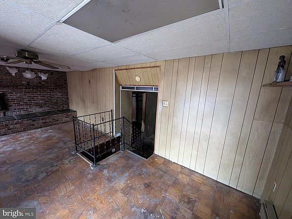 4th image of 809 203rd St