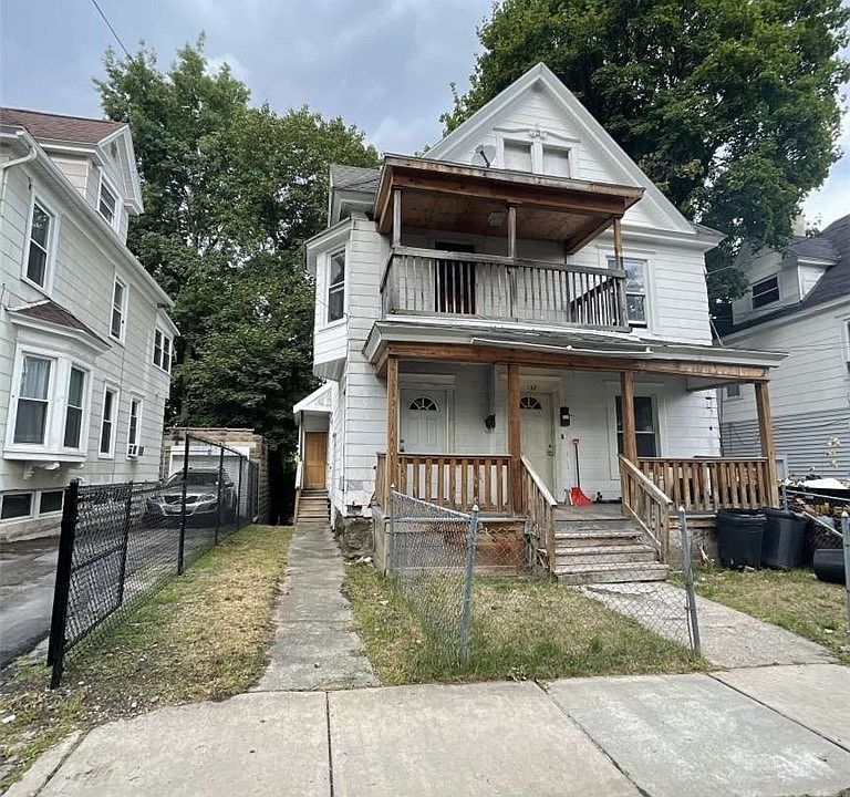 1st image of 132 Parkway Dr