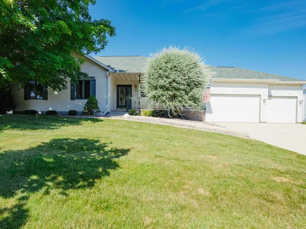 8 Hampton Ct, Fond Du Lac, WI 54935
