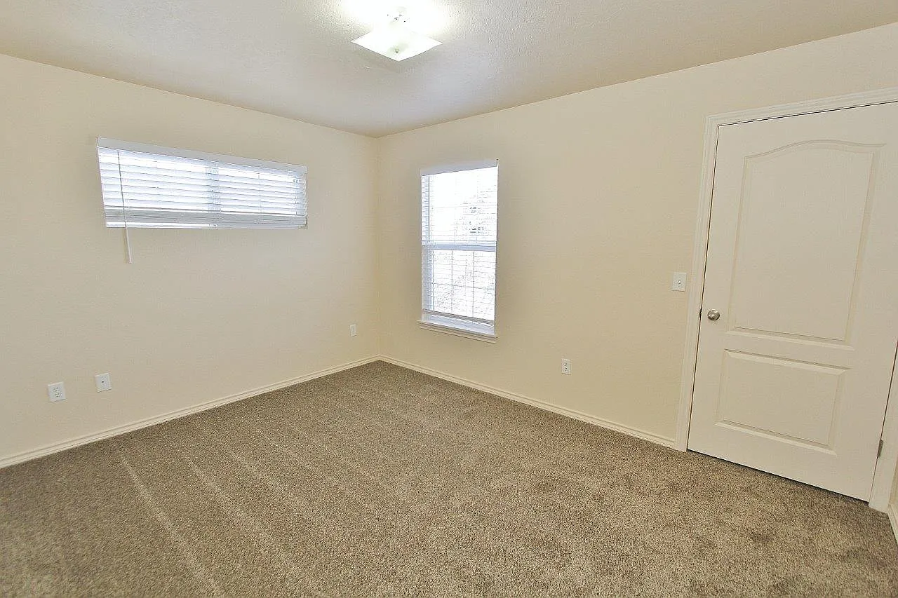 11840 Cloverbrook Lane — Photo 2