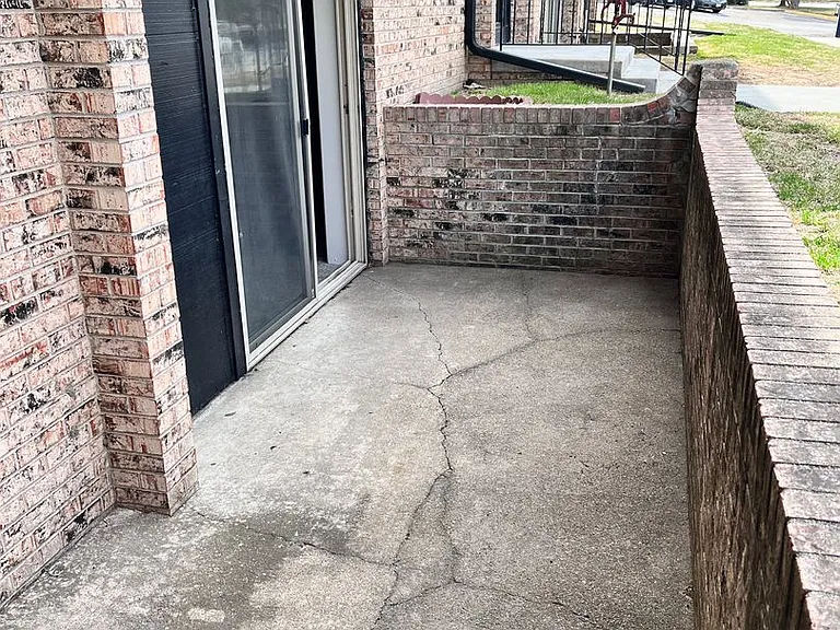 Bristol Square Apartments — Photo 102