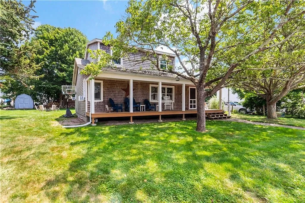 3 bed, 1.0 bath, 1395 sqft, $2,200 — Photo 1