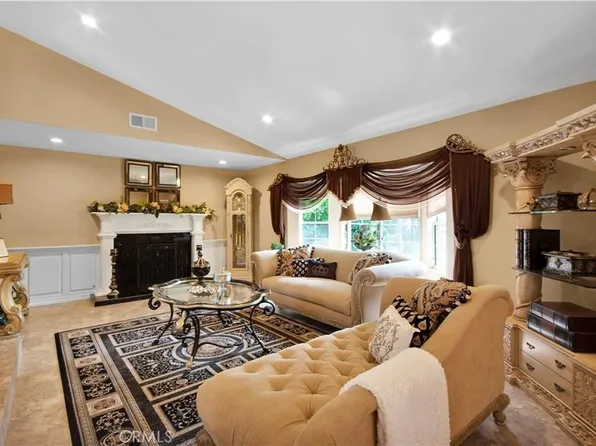 2474 Mountain Ln, Upland, CA 91784