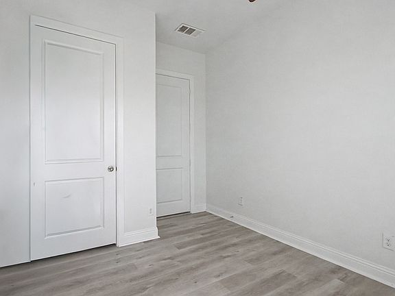 5th image of 523 Paddock Way