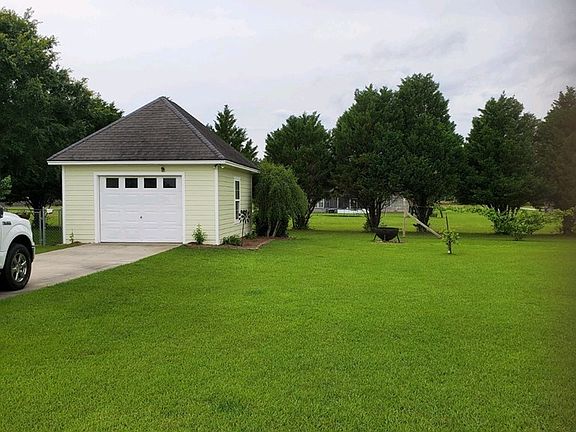 2nd image of 315 Lakeview Cir