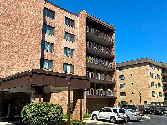 2nd image of 901 Center St #A409