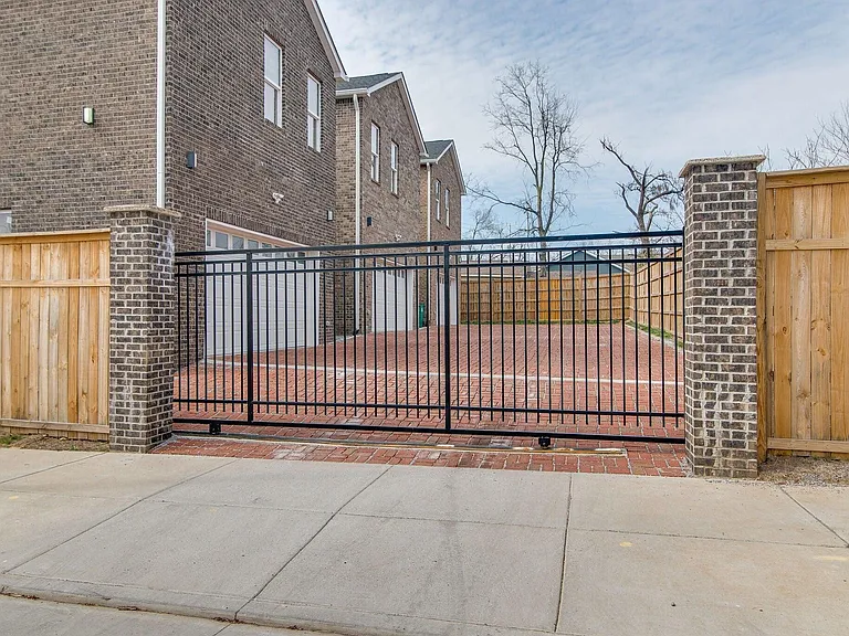 1600 Dr Db Todd Jr Blvd — Photo 2
