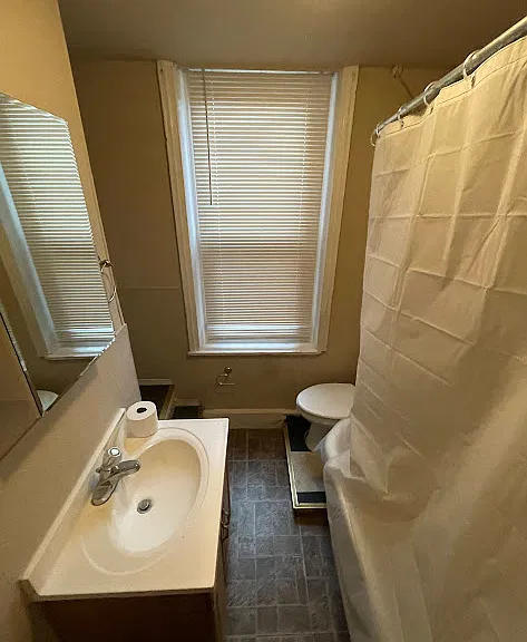 Full Bathroom 2