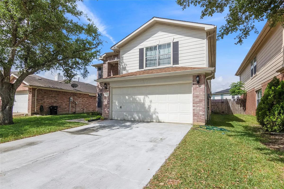 Building Photo - 5815 Clerkenwell Dr
