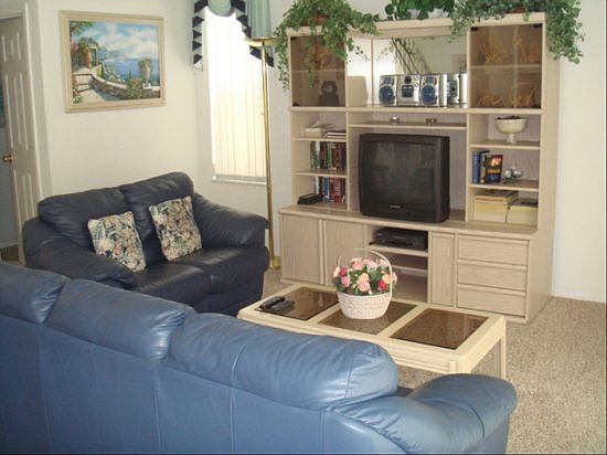 WBR4PK55-family-room