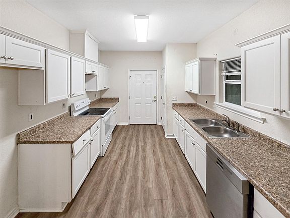 5th image of 303 S 4th St