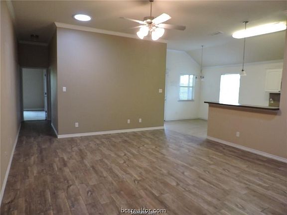 5th image of 2910 Horseback Ct