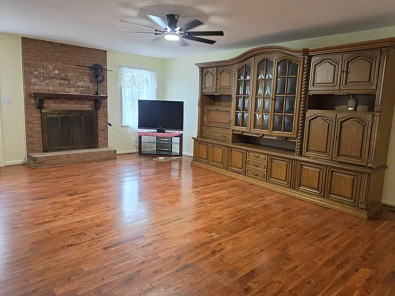 207 Duncan Rd — Photo 2