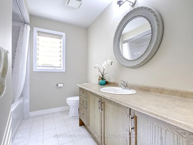 16 Muret Cres — Photo 29