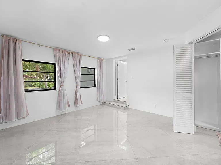 1100 Buchanan St — Photo 14