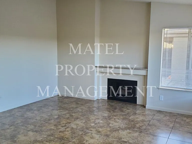 1313 Floyd Ave — Photo 3