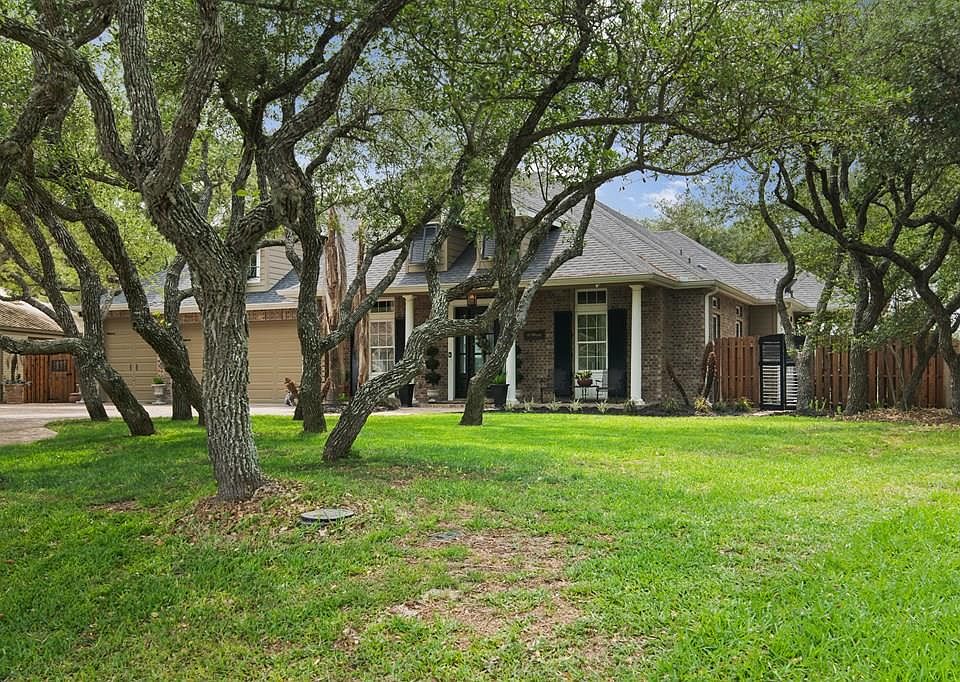 1st image of 110 Bay Hills Dr
