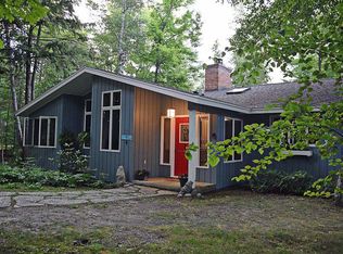 11892 N Seven Pines Rd, Northport, MI 49670