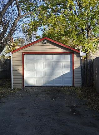 5th image of 890 Western Ave N