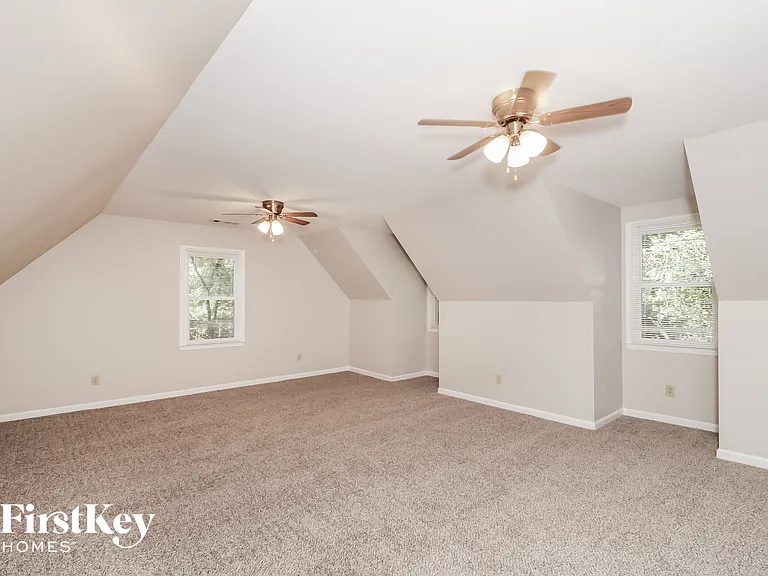 4927 Castlewood Dr SW — Photo 11