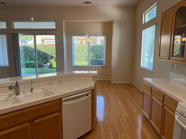 1587 Regent Dr — Photo 16