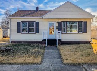 1420 Tennell Rd, Pekin, IL 61554