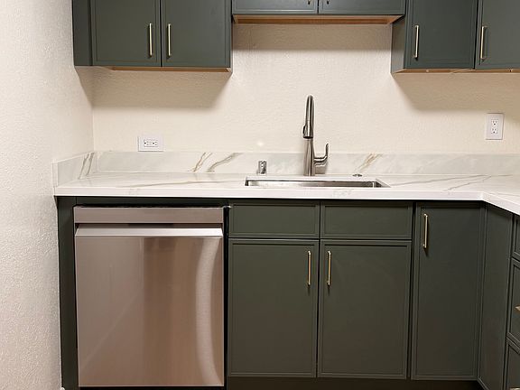 4th image of 143 Dolores St Unit B