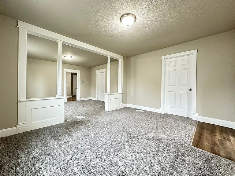 107 W Sycamore St — Photo 16