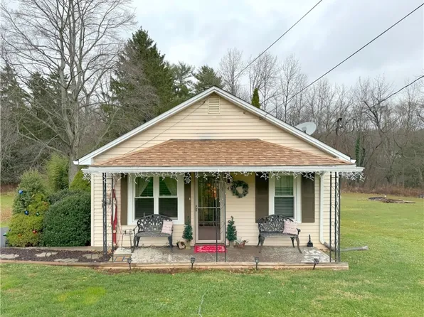 45 Bock Ln, Baden, PA 15005